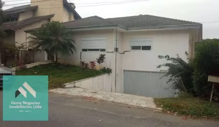 Vende-se Casa de Alto Padrão em Condominio, 3 Dormitórios, com Suíte, 6 Vagas de Garagem, por R$ 2.500.000,00 - Aruã, Mogi das Cruzes