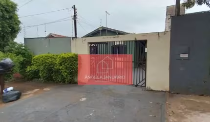 Casa com dependencia nos fundos