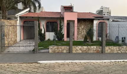 Linda Casa de 1 Suíte + 2 Dorms  no Dom Bosco