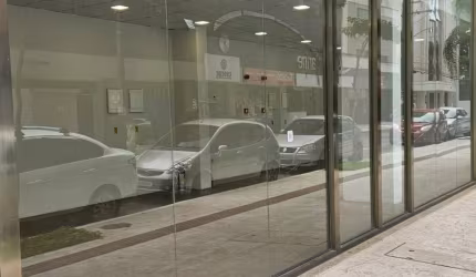 Excelente Sala Comercial Térrea  no centro de Bal. Camboriú