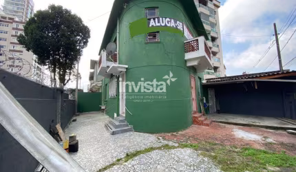 Casa de esquina em avenida movimentada próximo ao Gonzaga