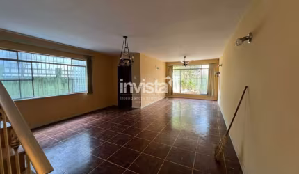 Casa Comercial para Alugar com 228m² no Boqueirão em Santos