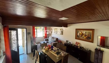 Casa à venda no bairro Aparecida