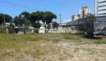 Terreno de esquina para aluguel no bairro do Macuco em Santos