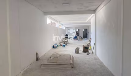 Oportunidade Comercial na Ponta da Praia 140 m²