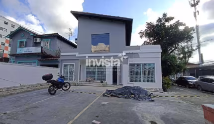 Excelente Casa Comercial de Esquina com 4 vagas de Estacionamento no bairro da Vila Mathias em Santos