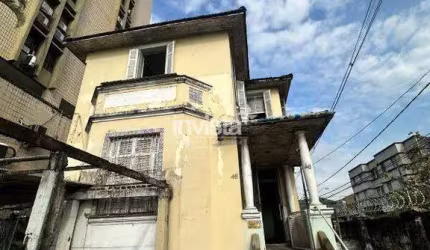 Casa de esquina na avenida Ana costa