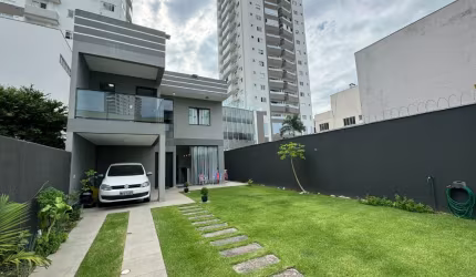 Casa com 4 quartos, Centro - Itajaí
