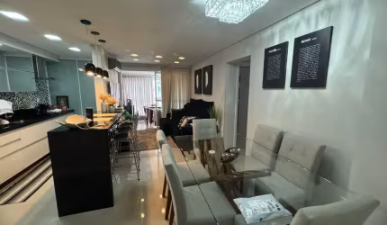 Apartamento com 1 suíte + 2 demi, 2 vagas, na Villa Operária, Itajaí