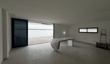 Linda Casa com 1 suíte + 2 demi suítes na Ressacada