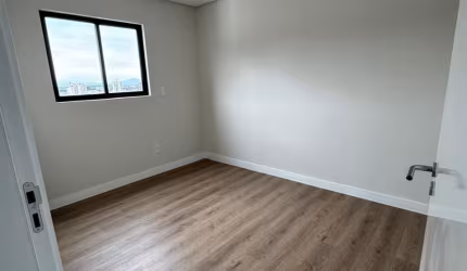 Apartamento com 2 quartos sendo 1 suíte no Centro de Itajaí