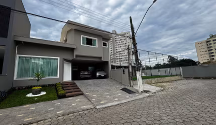 Casa em Condomínio com 3 suítes no Bairro Dom Bosco