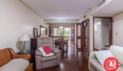 Cobertura no bairro Petrópolis, 3 dormitórios, suite. vagas e piscina. ,