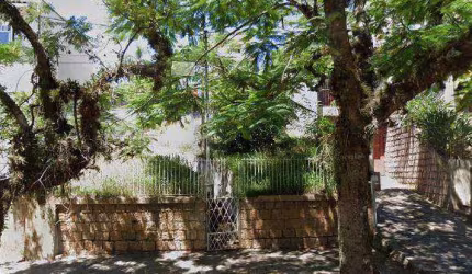 No bairro Chácara das  Pedras,terrenno de 434,m² de área privativa