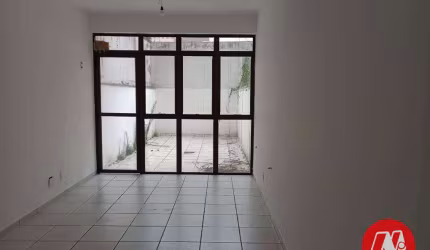 Sala comercial na Felipe Neri com área externa