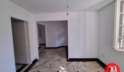 Casa comercial no Moinhos