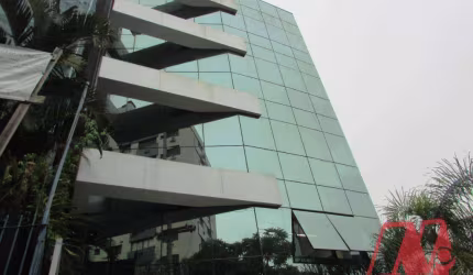 No bairro Higienópolis, conjunto com 107,90 m² com vaga.