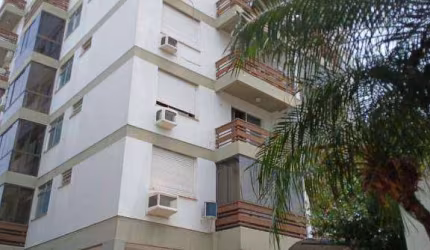 Na Cidade Baixa, 1 dormitório com sacada. Elevador.