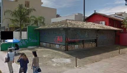 Loja na Pe. Cacique esquina Barão do Cerro Largo