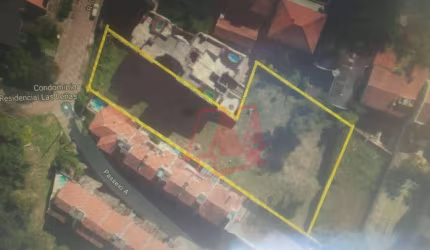No bairro Menino Deus, amplo terreno de 1.870 m².