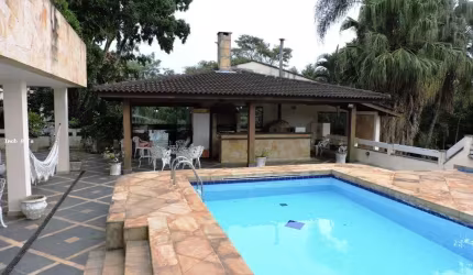 Sobrado para Venda em Carapicuíba, Nova Fazendinha, 5 dormitórios, 5 suítes, 7 banheiros, 2 vagas