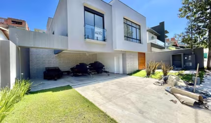 Casa / Sobrado para Venda em Cotia, Quinta dos Angicos, 3 dormitórios, 3 suítes, 5 banheiros, 5 vagas
