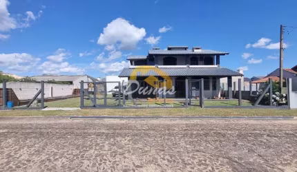 SOBRADO APENAS 50 METROS DO MAR EM NOVA TRAMANDAÍ