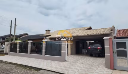 AMPLA RESIDÊNCIA APENAS UMA QUADRA DO MAR EM NOVA TRAMANDAÍ
