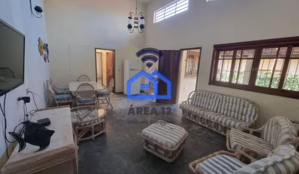 Casa com edícula à venda no bairro Martim de Sá - 4 dormitórios, sendo 1 suíte, sala, cozinha - Car