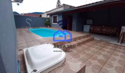 Casa à venda no bairro Martin de Sá em Caraguatatuba, ótima localização a 10 minutos do centro da c