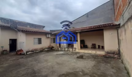 Linda casa construída em um terreno de 300m², com 3 dormitórios, sendo 1 suíte com closet, 4 vagas