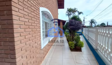 Casa à Venda no bairro Poiares - 3 dormitórios, sendo uma suíte, banheiro, sala com 2 ambiente, 3 v