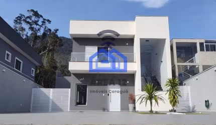 Sobrado à venda no Massaguaçu - 3 suítes, sala com dois ambientes, cozinha e piscina - Caraguatatub