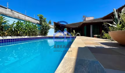 Casa à venda no bairro Prainha em Caraguatatuba, a 300 metros da praia com 4 dormitórios, sendo 3 s
