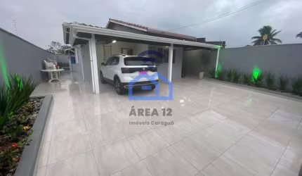 Casa à venda no bairro Getuba em Caraguatatuba, SP - 2 dormitórios, garagem, quintal, a 300 m da ro