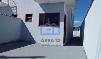 Sobrado à Venda no bairro do Morro do Algodão em Caraguatatuba, SP - 78m² com 02 suítes espaçosas,