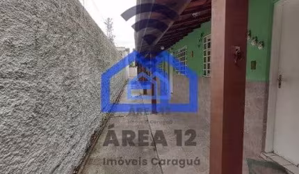 Sobrado à Venda na Martim de Sá - dois dormitórios, 2 banheiros, sala, 1 vaga na garagem - Caraguat