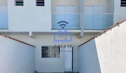 Casa à venda com sala de estar ampla, quarto, cozinha, lavanderia e quintal espaçoso no bairro Capr