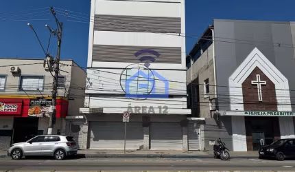 Excelente e espaçoso ponto comercial à venda na cobiçada região central da cidade de Caraguatatuba,