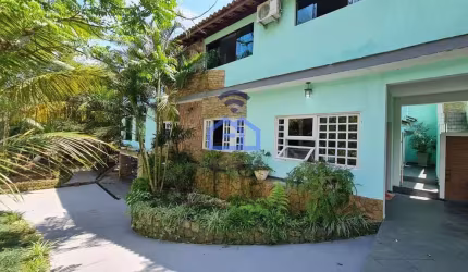 Casa à Venda com 5 suítes no bairro do Jaraguá, na cidade de São Sebastião, SP com Vista para o Mar