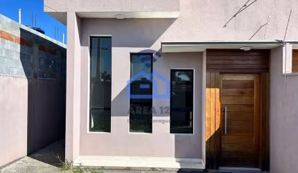 Casa à venda no Loteamento Estância Mirante de Caraguatatuba, SP - Acabamento moderno com 03 dormit
