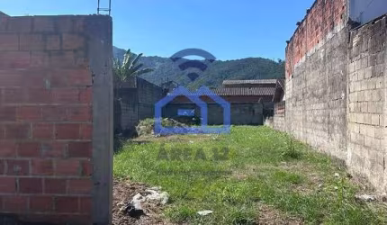 Terreno à venda no bairro do Rio do Ouro em Caraguatatuba, SP - Terreno murado e aterrado perfeito