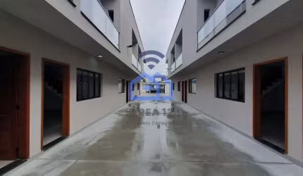 Sobrado à venda no bairro Porto Novo - 2 suítes, sala, cozinha, lavabo, área de serviço e 1 vaga de