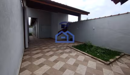 Casa à venda no bairro Praia das Palmeiras em Caraguatatuba, SP - 2 dorm sendo 1 suíte,  2vagas 90m