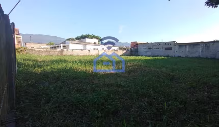 Terreno  murado e aterrado à venda no bairro do Travessão em Caraguatatuba, SP - Terreno de 588m² R