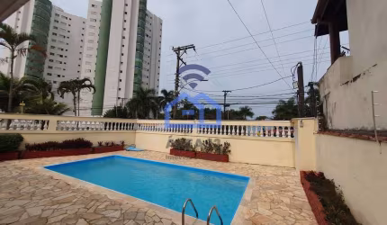 Sobrado em condomínio à venda no bairro Prainha - com 2 suítes, sala, cozinha, banheiro e 1 vaga na