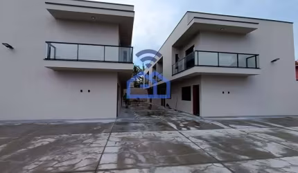 Sobrado de 98m² à venda no bairro do Porto Novo em Caraguatatuba, SP - 2 suítes, sala, cozinha e sa