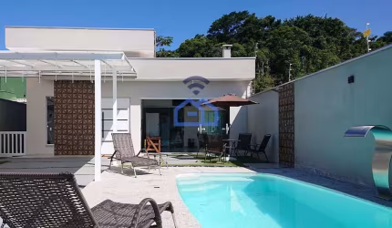 Casa à venda no bairro do Massaguaçu em Caraguatatuba, SP - 3 dormitórios, sendo 1 suíte, área gour