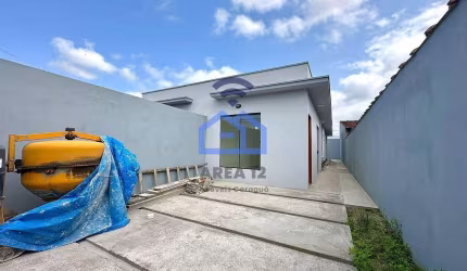 Casa à venda com 2 dormitórios sendo uma suíte, ótima localização, no bairro Jardim das Palmeiras,