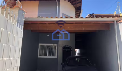 Sobrado à venda no bairro Jardim Jaqueira em Caraguatatuba, SP - com 3 dormitórios, sendo 2 suítes,